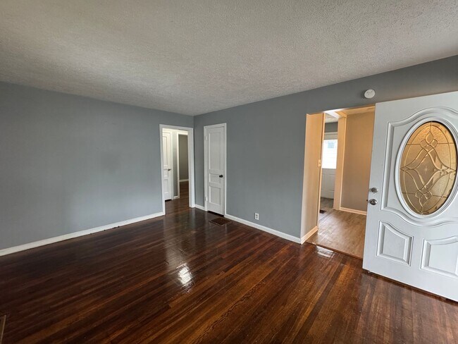 Foto del edificio - 2342 E Legrande Ave