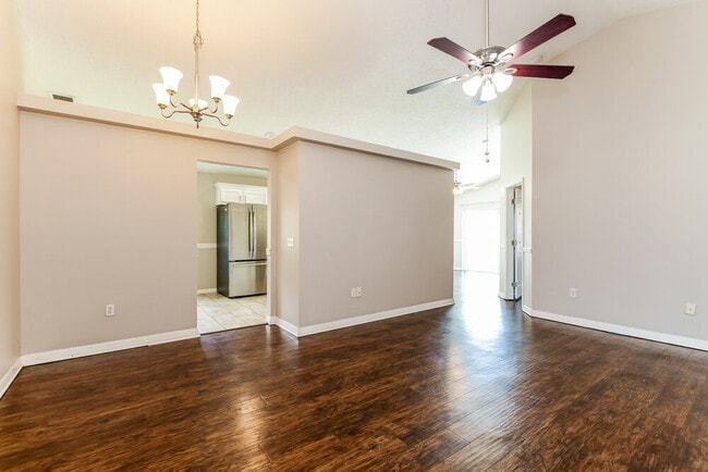 Building Photo - 1129 Pinedale Dr