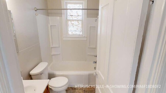 Foto del edificio - 215 W Prospect St