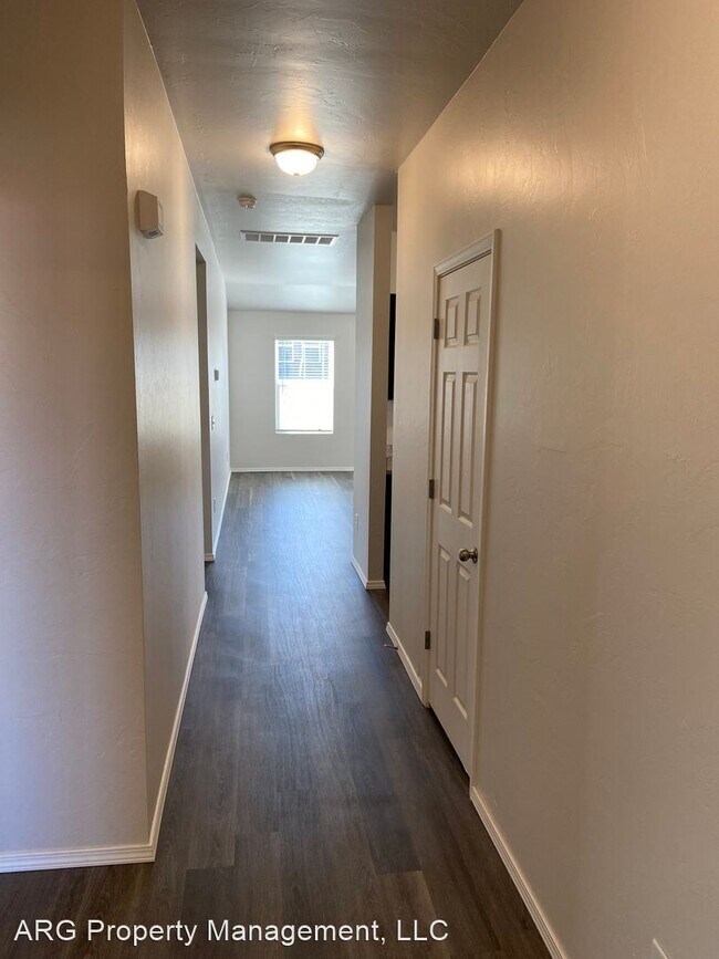 Building Photo - 3 br, 2 bath House - 548 SE 3rd Place