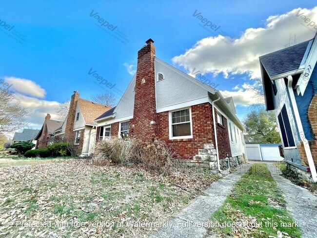 Building Photo - 615 E 62nd St