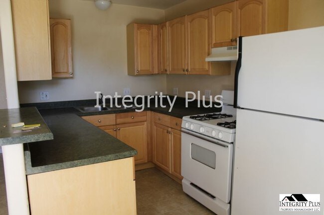 Building Photo - 207 E Cedar Ave
