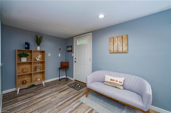 Building Photo - 5571 Chagrin Dr