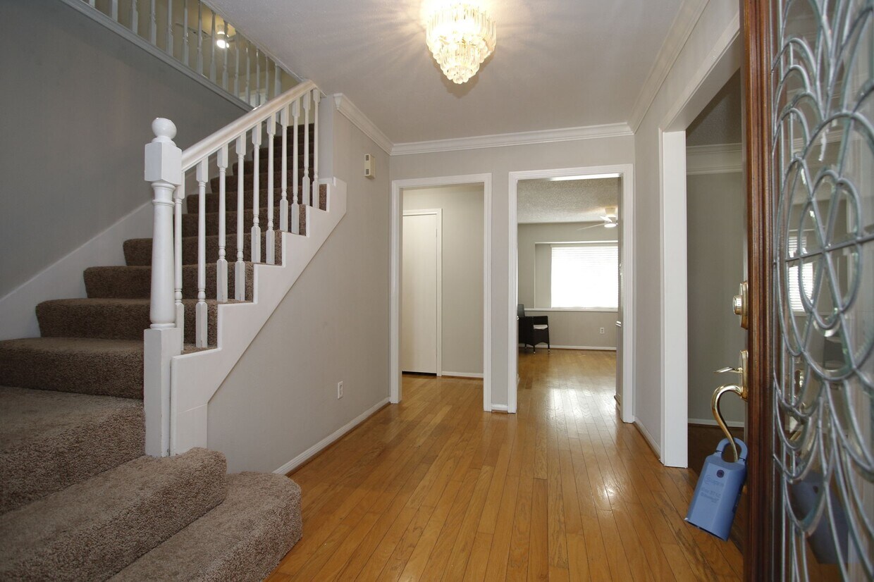 Foto principal - 1819 Saddlecreek Dr