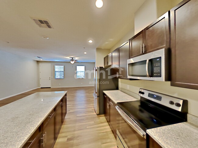Building Photo - 20711 W Stone Hill Rd