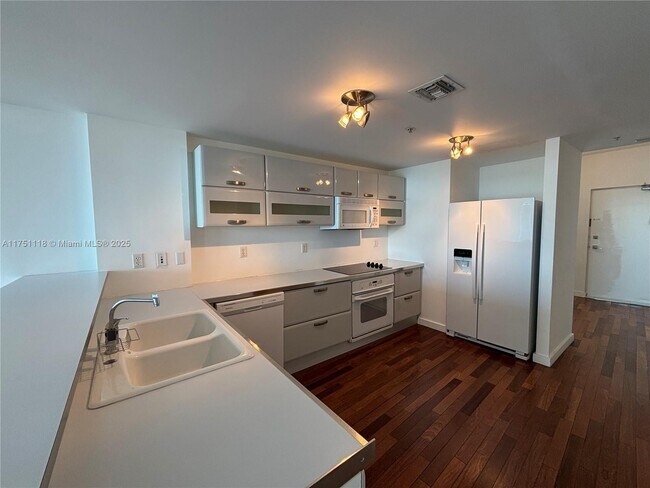 Building Photo - 6580 Indian Creek Dr