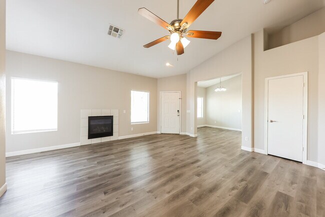 Foto del edificio - 3471 W Webster Ct