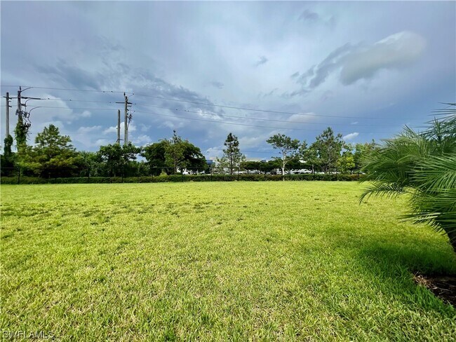 Foto del edificio - 4324 Lemongrass Dr