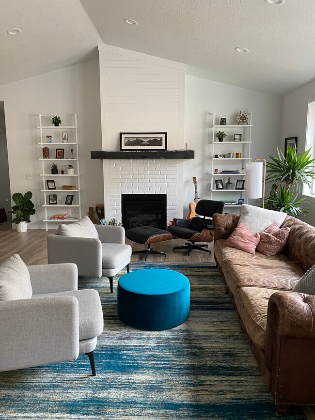 living room - 5444 N Meadow Lark Ln