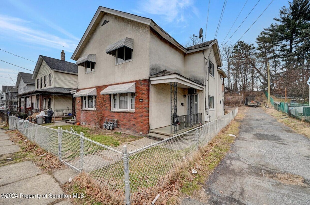 Primary Photo - 1235 Diamond Ave