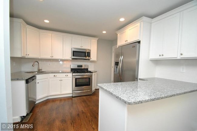 Building Photo - 924 Saint Agnes Ln