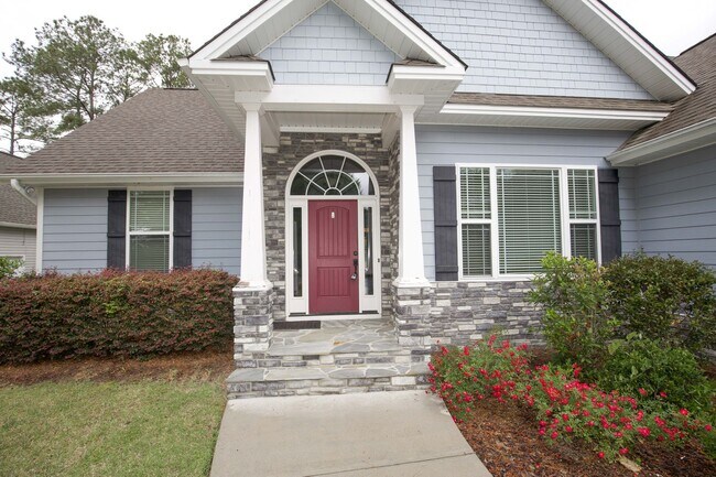 Building Photo - Woodlake Home