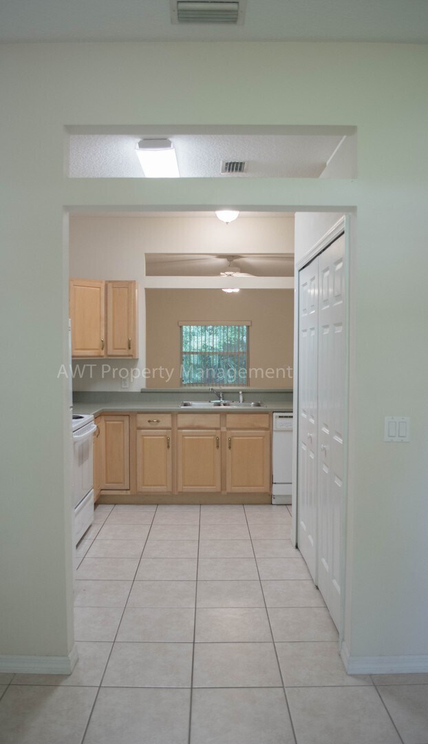 Building Photo - 90a Farmsworth Dr