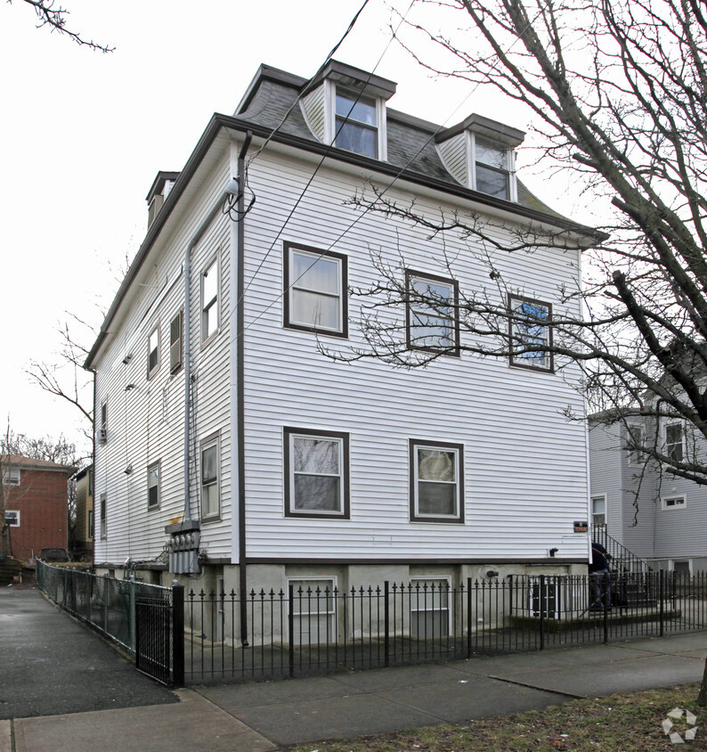 Building Photo - 22 Remsen Ave