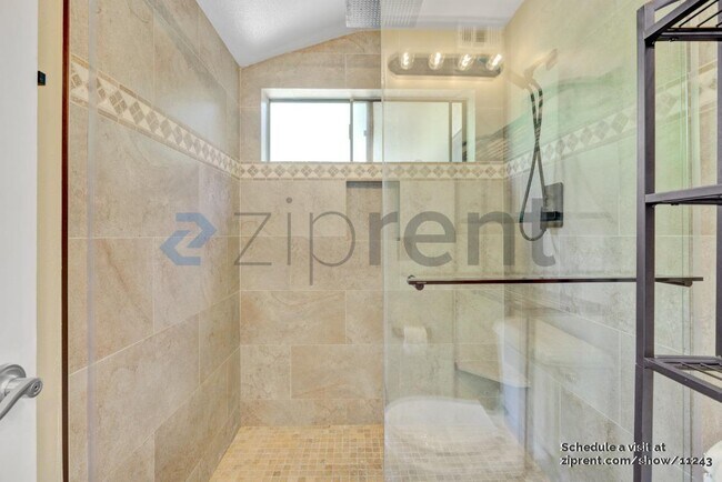 Foto del edificio - 2421 Chandler Ave