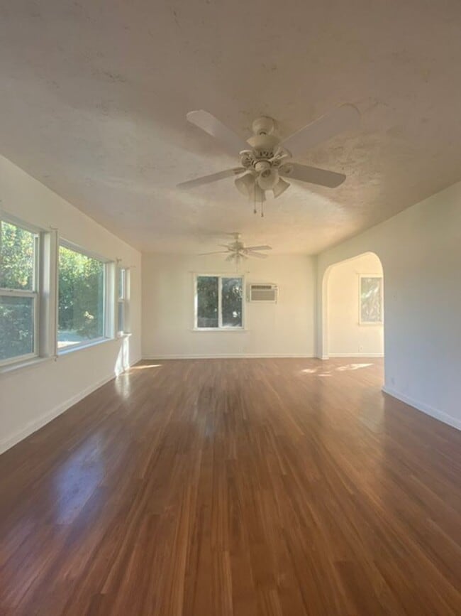 Building Photo - Centrally Located San Bernardino Home Clos...
