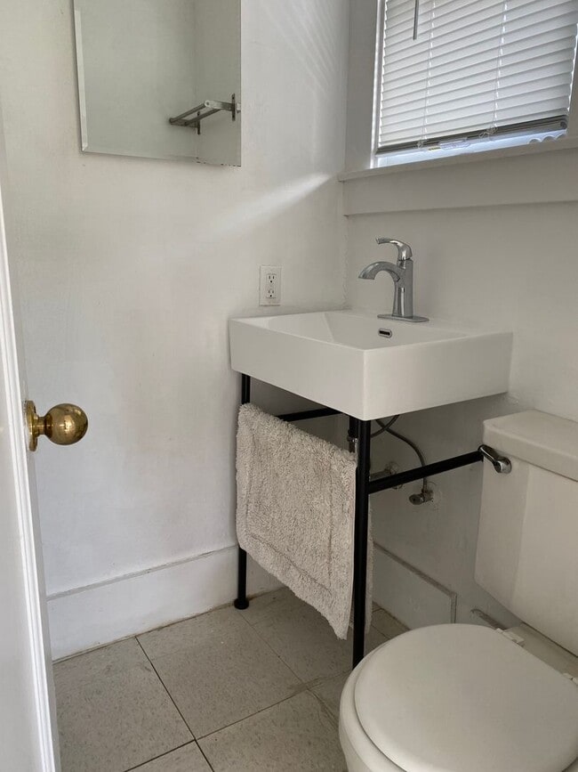 Building Photo - 800 B St