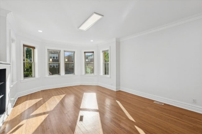 Foto del edificio - 5412 N Kimball Ave
