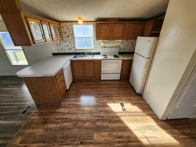 Building Photo - 13900 County Rd 1554 Dr