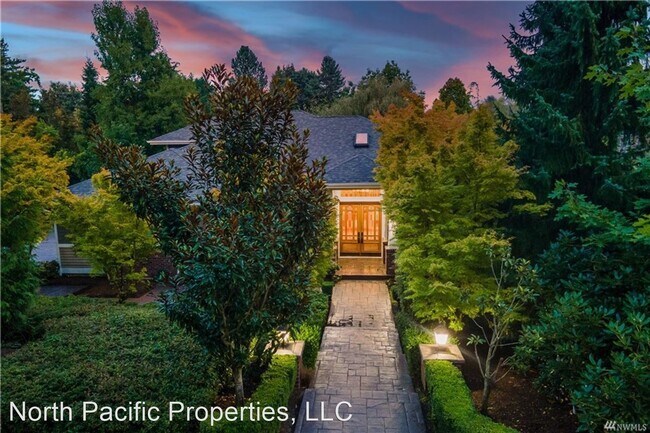 Building Photo - 4 br, 3.5 bath House - 17 Diamond S Ranch