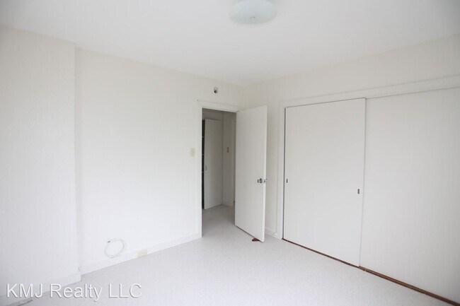 Building Photo - 1 br, 1 bath House - 36 Maluniu Ave., #2