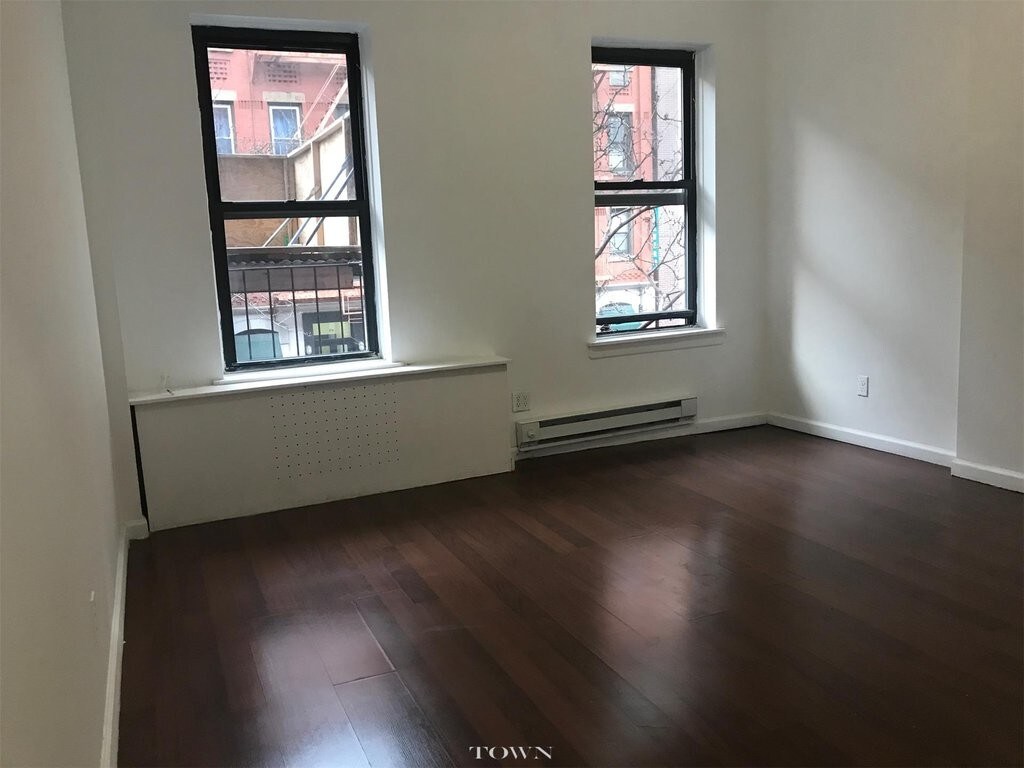 Primary Photo - 336 E 61st St