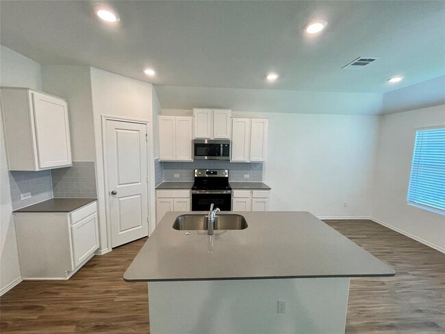 Building Photo - 107 Sophora Dr