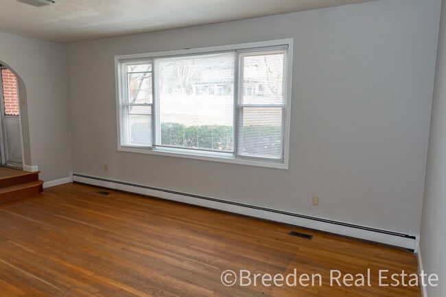 Building Photo - 300 Oakland Ave