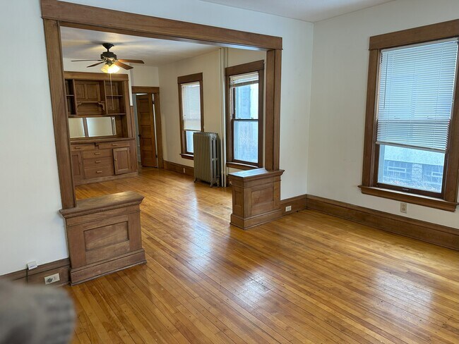 Building Photo - 2545 Grand Ave S