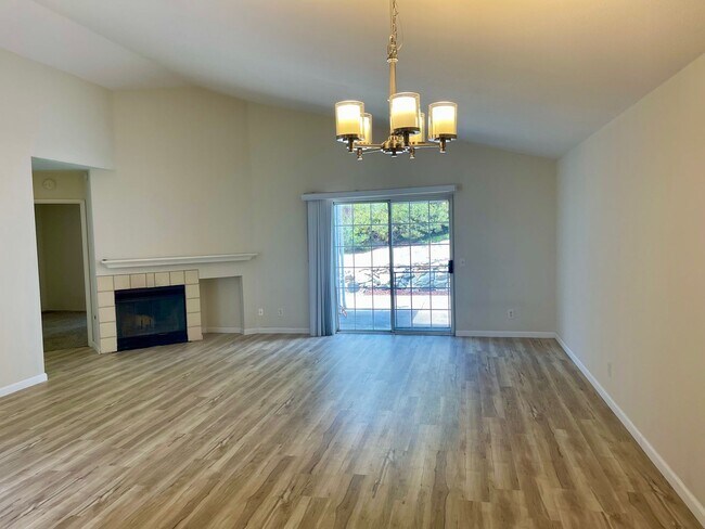 Building Photo - Great Oceanside Rental