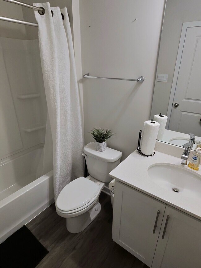 Foto del edificio - 7504 Day Break Dr