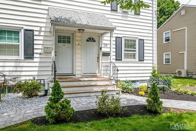 Building Photo - 5 Mayfield Pl