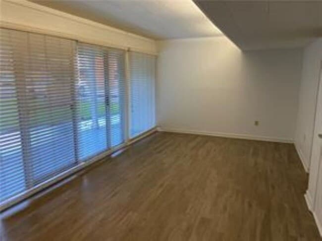 Sala de estar - 247 Opal St