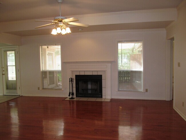 Building Photo - 4 BEDROOM, NORTH BELTON