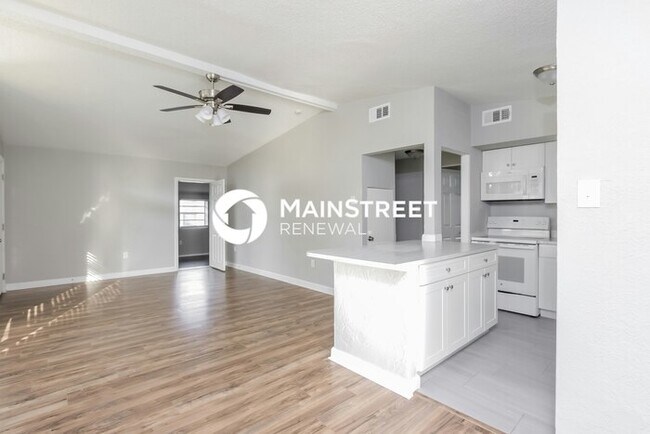 Building Photo - 3 Bedroom Pet-Friendly Home in Sarasota, F...