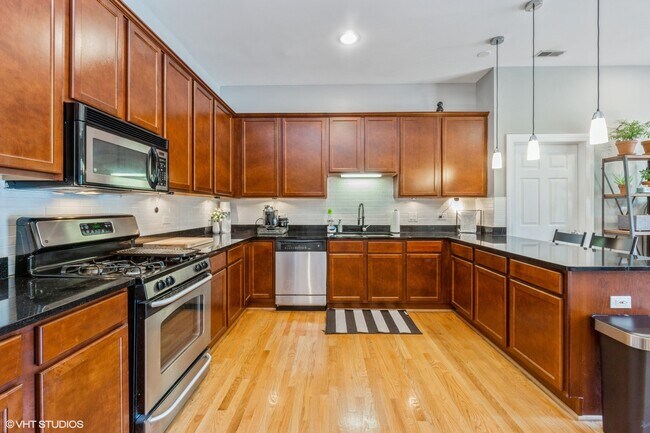 Building Photo - 6425 W Touhy Ave