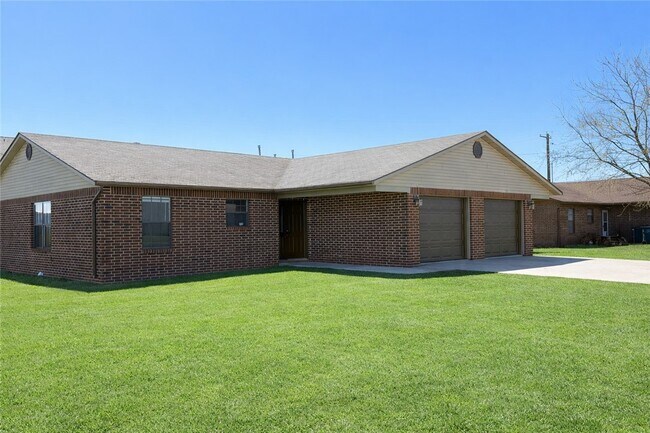 Foto del edificio - 621 E 1st St