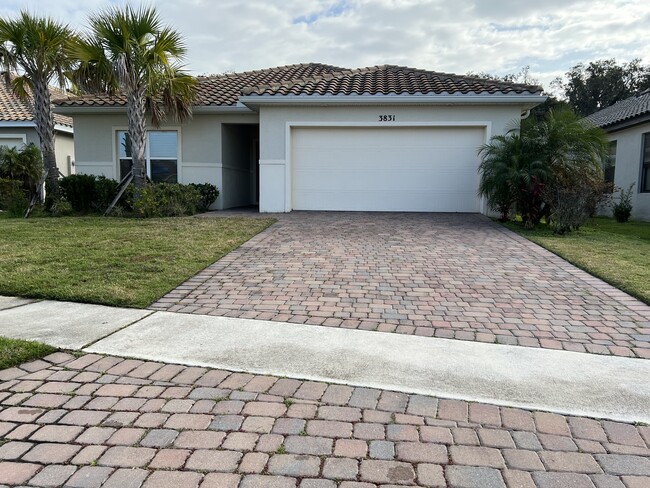 Foto del edificio - 3831 Carrick Bend Dr