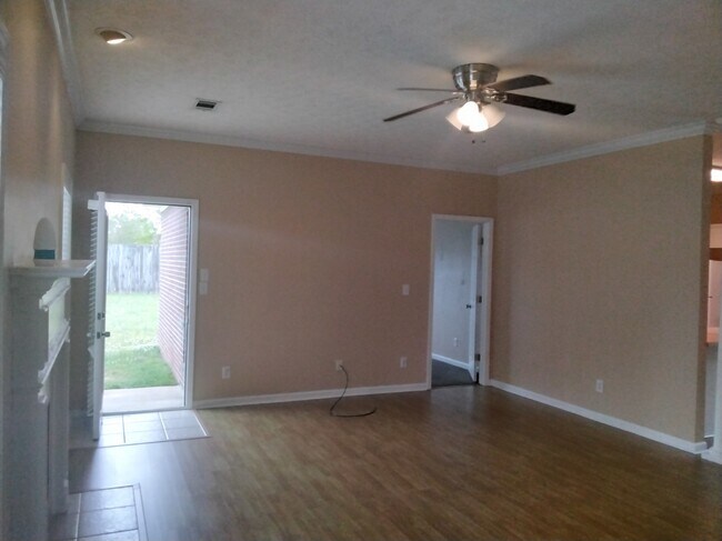 Foto del edificio - 517 McGregor Ct