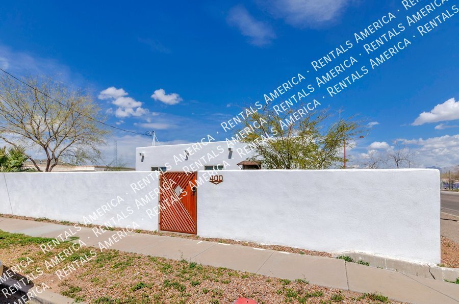 Foto principal - 2Bed/1Bath w/ Beautiful Interior Available...