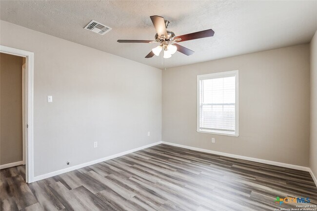 Foto del edificio - 607 Lovera Blvd