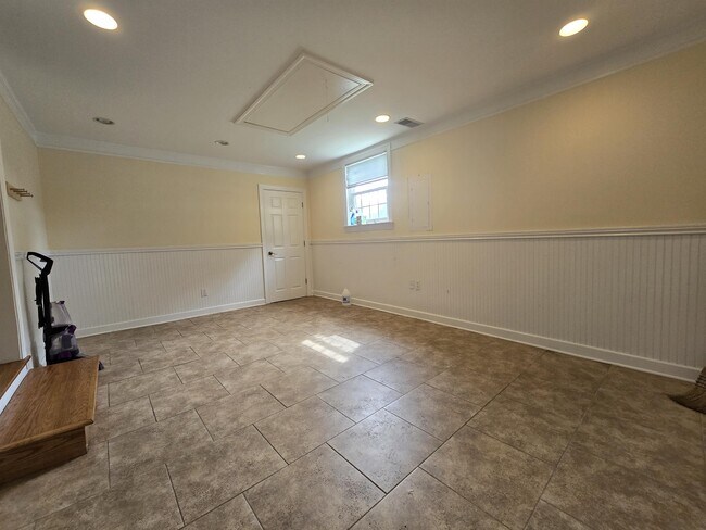 Building Photo - 208 Caldwell Dr