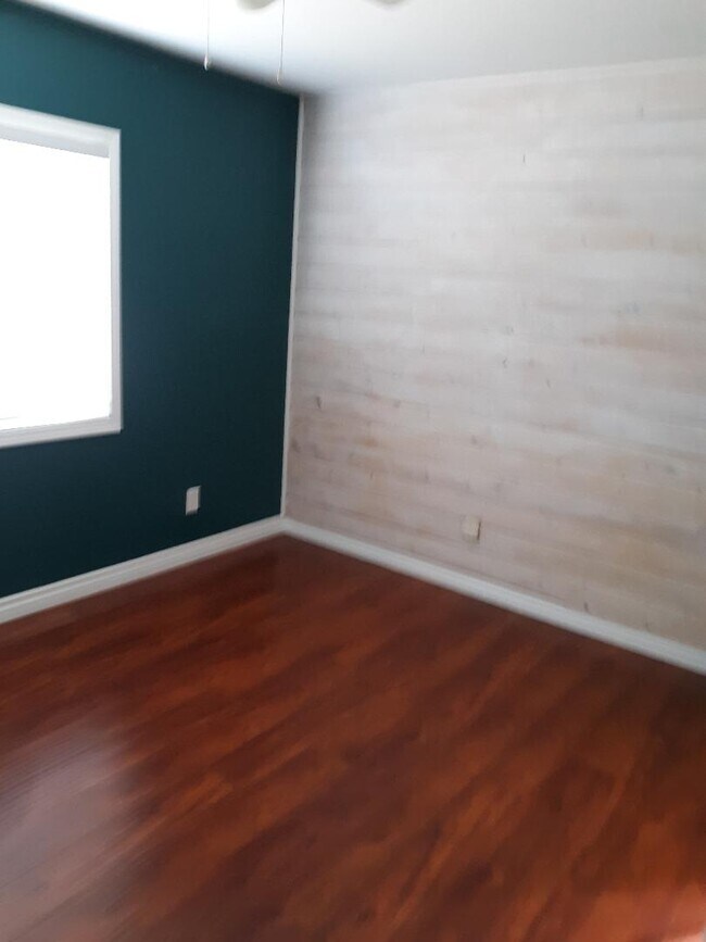 Foto del edificio - 7943 White Oak Ave