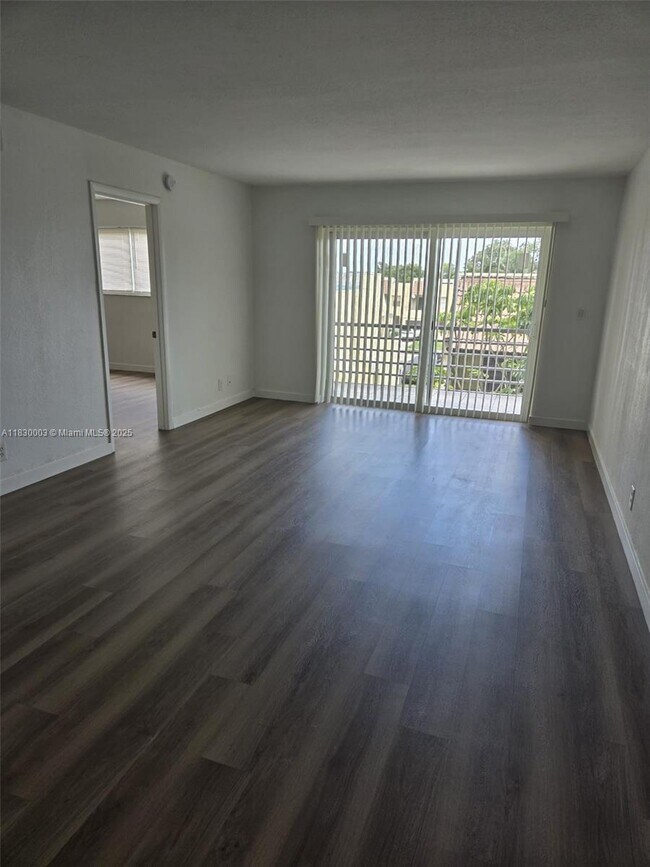Foto del edificio - 1700 NW 58th Terrace