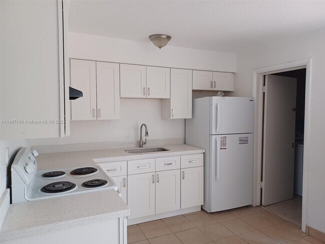 Building Photo - 1701 SW 70th Ave