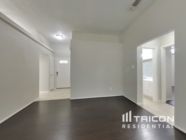 Building Photo - 24027 Leathergate Dr