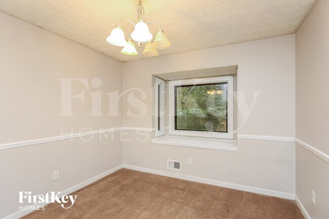 Foto del edificio - 4949 Dana Dr NE