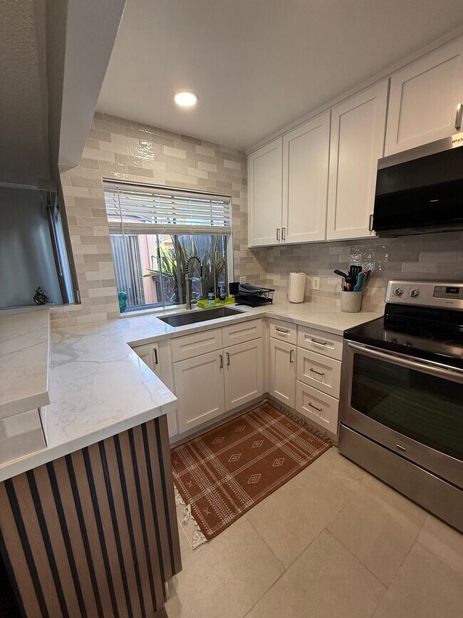 Building Photo - Centrally located Mission Valley 2 bedroom condo