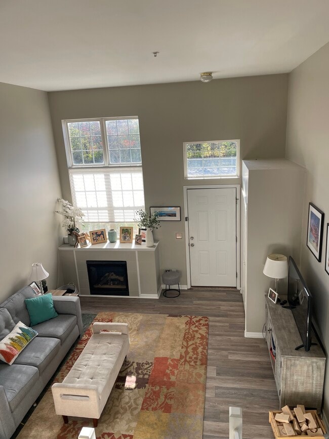 Building Photo - 1954 Lindsay Ln