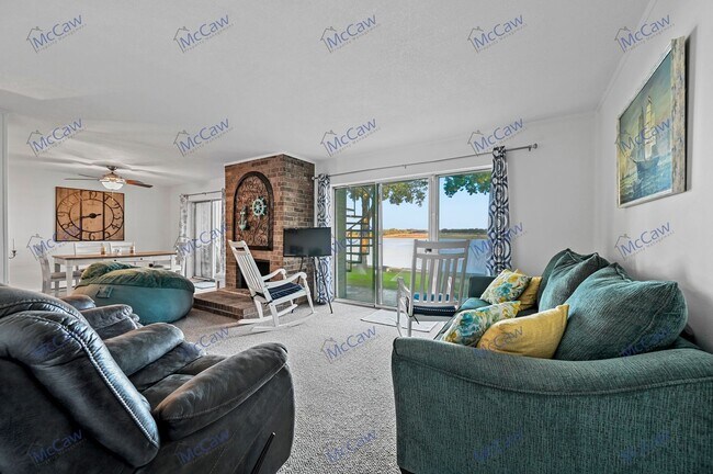 Foto del edificio - Lakefront Property in Azle, TX